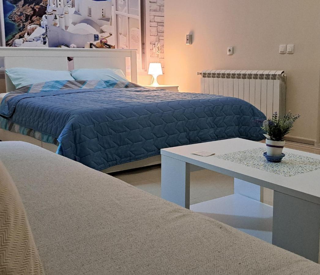 Santorini Apartment สเรมสกา มิโตรวิตซา ภายนอก รูปภาพ